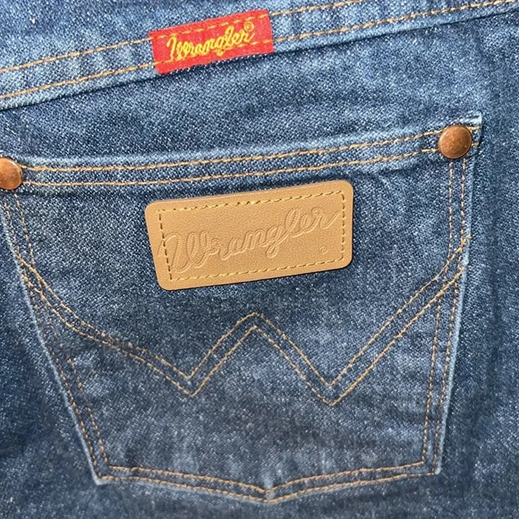 Wrangler Jean Shorts - Picture 3 of 5